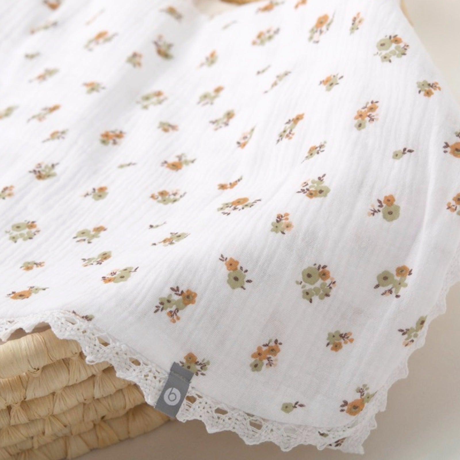 Doudou mousseline de coton avec dentelle