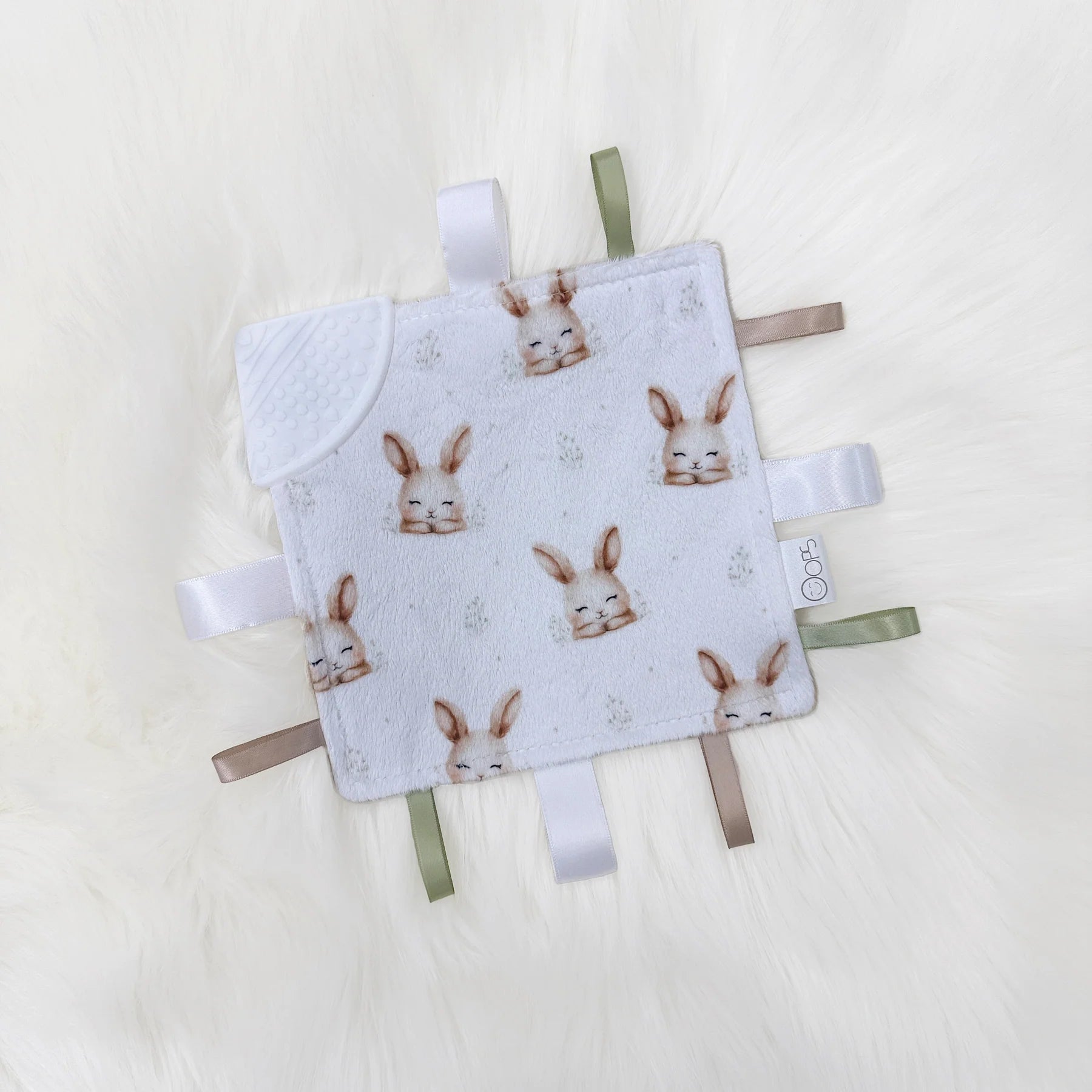 Lapinou-taggie-doudou-etiquettes-doudou-craquante-couverture-minky-dot-baby-blanket-oleoops-oops-olehop-1.webp