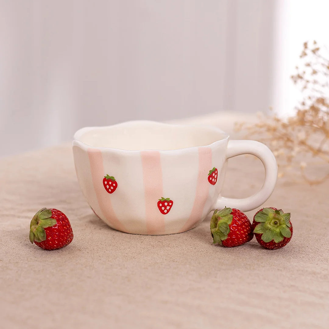 Tasse-fruit-rayures-de-fraise-1_1.webp