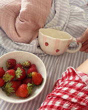 Tasse en céramique - Rayures de fraises