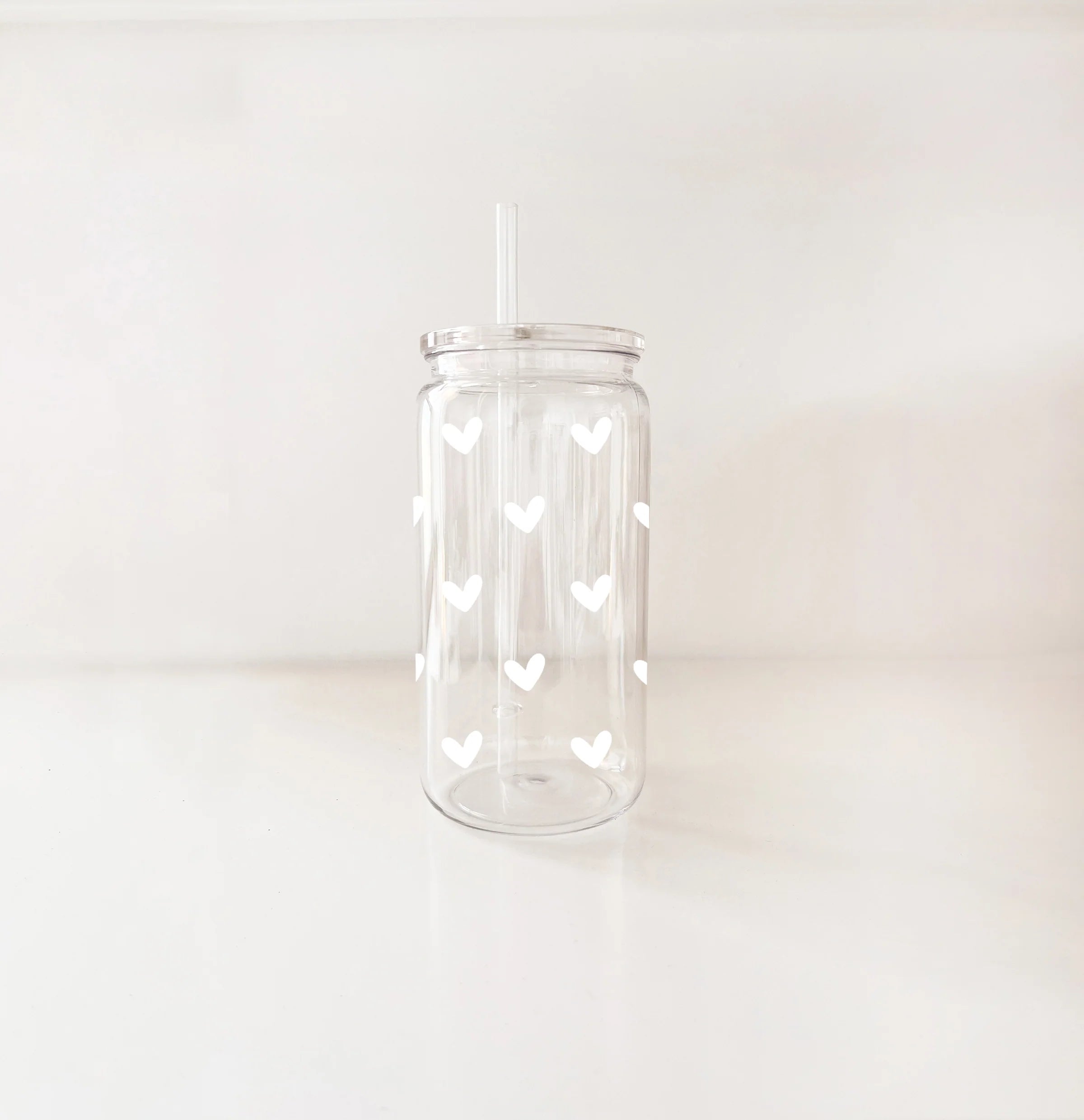 Verre en plastique - Petits coeurs blancs