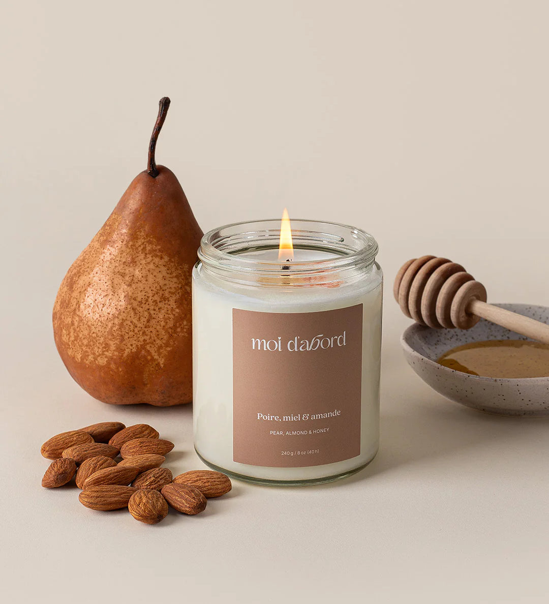 bougie-soja-quebec-poire-miel-amande-2_fbbab8c4-5954-47c5-b37a-83580ddc9c27.webp