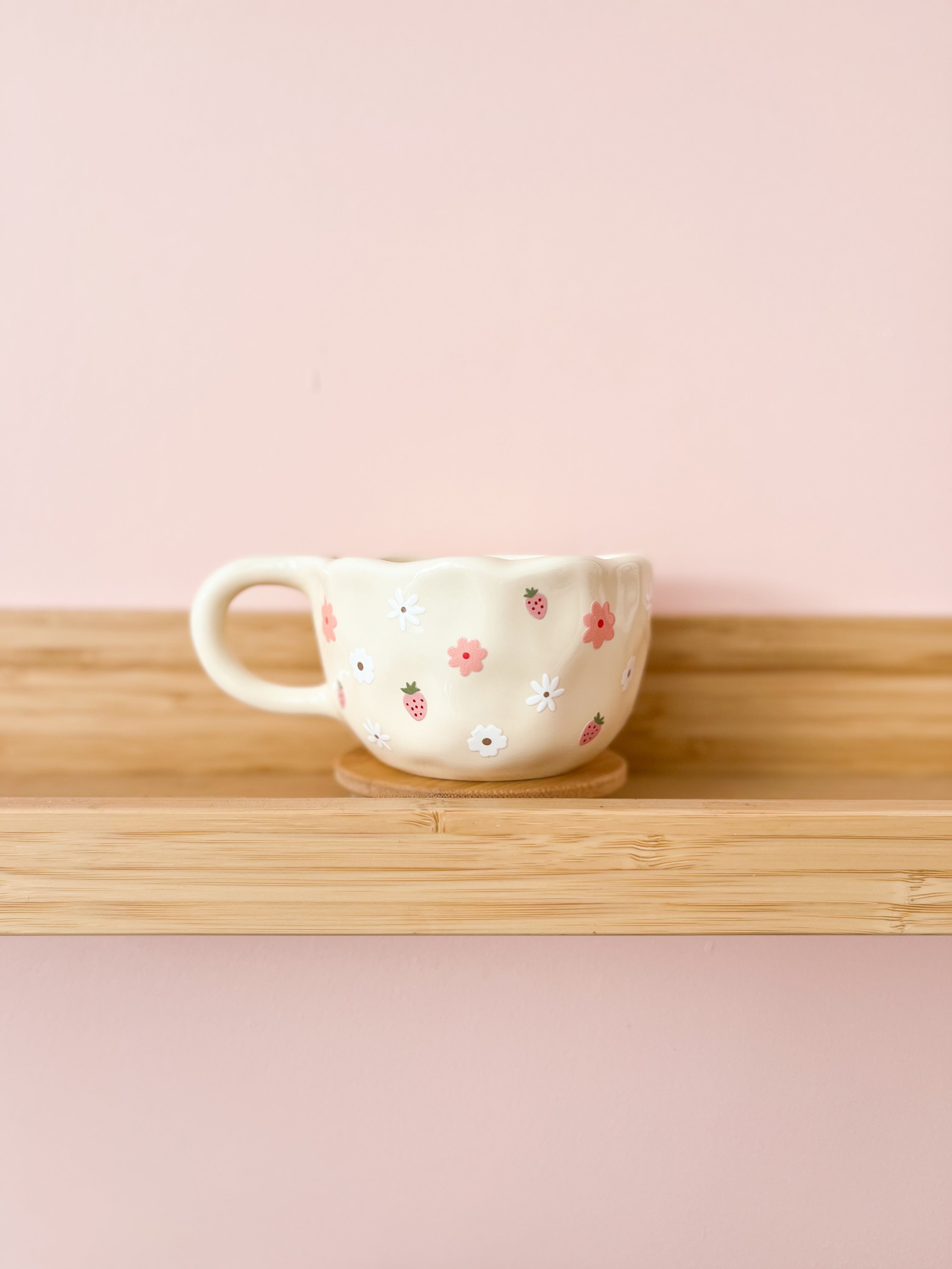 Tasse en céramique crème 12oz - Fraises et fleurs