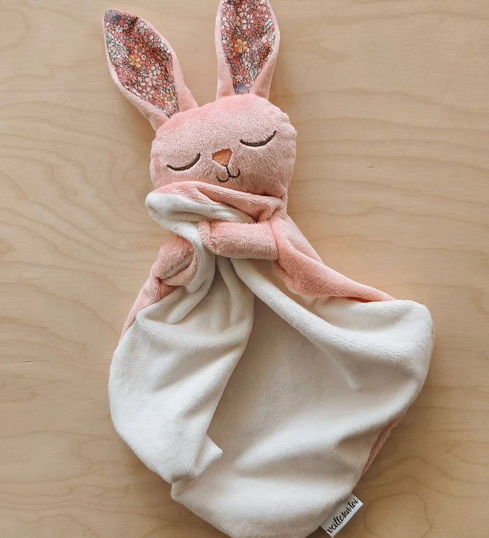 veille-sur-toi-dd-001-09-doudou-lapine-marguerite-endormie-rose-fleuri-veille-sur-toi-vendu-par-veille-sur-toi-1244811052_700x_4c592b74-5883-41b8-a943-8fbb0fe1bf07.webp