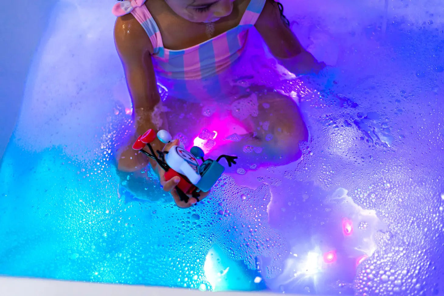 Glo Pals - Personnage avec 2 Cubes Lumineux Activés par l'Eau